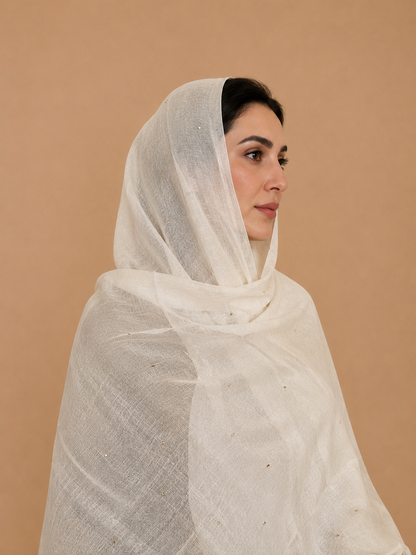 شيل كتان شفاف مرصع بلمسات ذهبية
